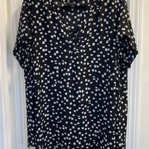 Torrid Size 2 Black & White Blouse V Neck Short Sleeve